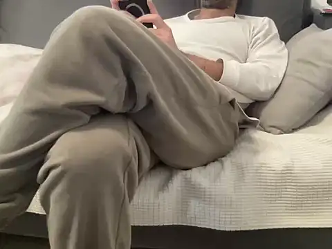 4small4inchlol online show from March 20, 2:11 pm