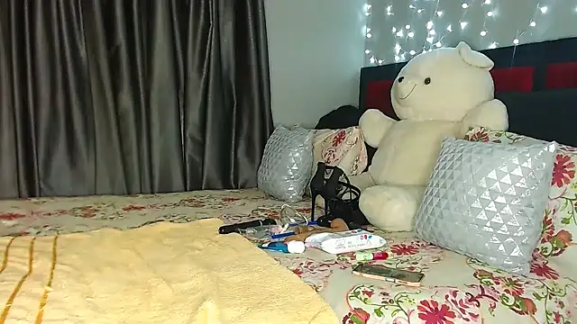 Snapshot of MissBigNipples chatting on January 19, 11:12 am MissBigNipples online show from January 19, 11:12 am