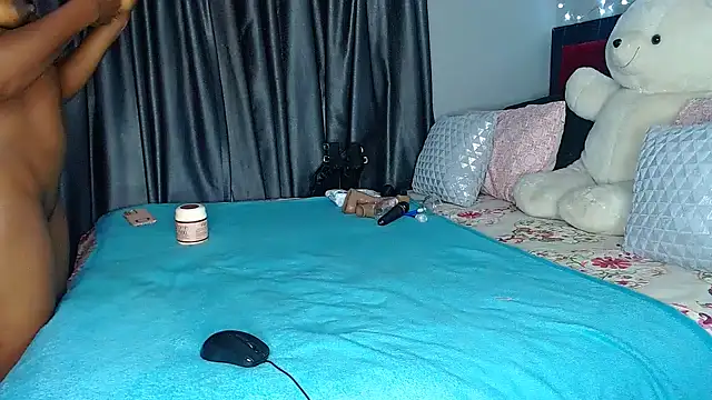 Snapshot of MissBigNipples chatting on January 20, 1:21 pm MissBigNipples online show from January 20, 1:21 pm