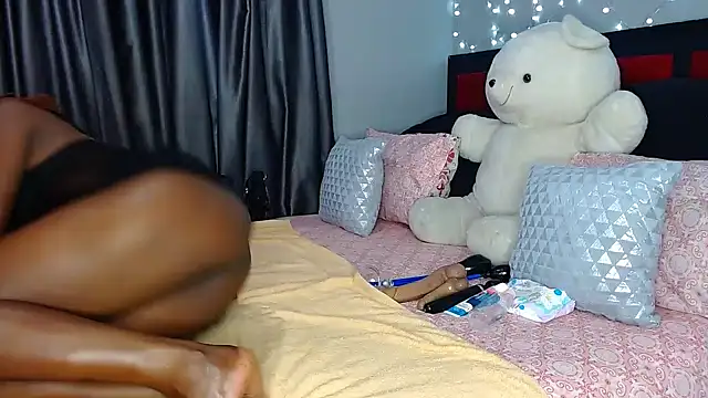 Snapshot of MissBigNipples chatting on January 22, 4:23 am MissBigNipples online show from January 22, 4:23 am