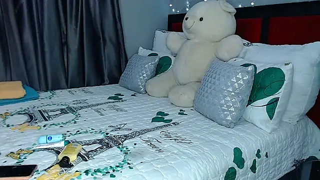 Snapshot of MissBigNipples chatting on January 25, 5:19 pm MissBigNipples online show from January 25, 5:19 pm