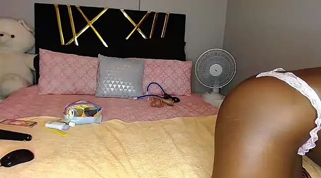 Snapshot of MissBigNipples chatting on February 8, 5:50 pm MissBigNipples online show from February 8, 5:50 pm