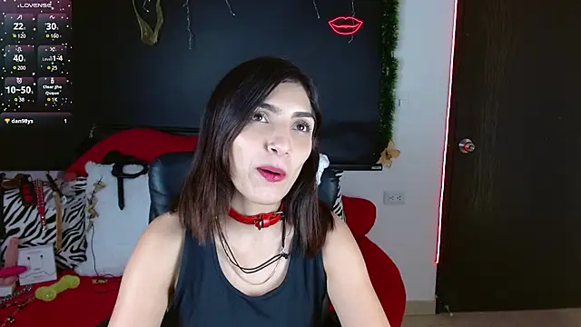 Carolaine69  online show from December 9, 6:03 pm