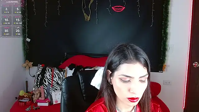 Carolaine69  online show from December 14, 1:59 pm