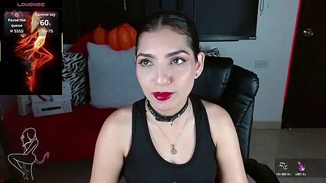 Snapshot of Carolaine69_ chatting on October 2, 1:29 pm Carolaine69  online show from October 2, 1:29 pm