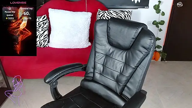 Snapshot of Carolaine69_ chatting on October 20, 1:22 pm Carolaine69  online show from October 20, 1:22 pm