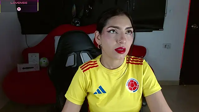 Carolaine69  online show from June 17, 1:23 pm