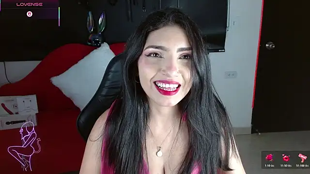 Carolaine69  online show from June 18, 1:37 pm