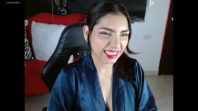 Carolaine69  online show from July 16, 1:06 pm