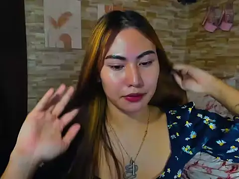 Snapshot of mlhlblk chatting on December 15, 7:45 am mlhlblk online show from December 15, 7:45 am