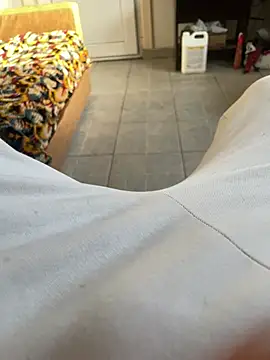 Snapshot of nik99xxx chatting on March 24, 2:33 pm nik99xxx online show from March 24, 2:33 pm