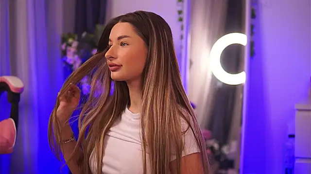 Snapshot of AvaShayy chatting on February 3, 10:21 pm AvaShayy online show from February 3, 10:21 pm