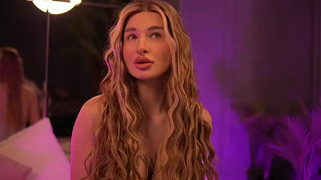 Snapshot of AvaShayy chatting on March 4, 1:01 am AvaShayy online show from March 4, 1:01 am