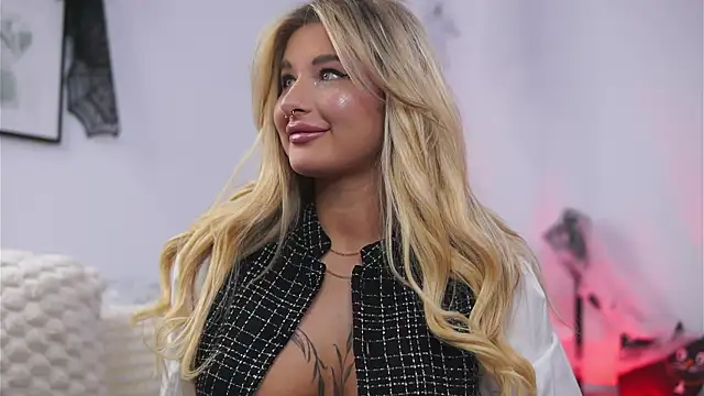 Snapshot of AvaShayy chatting on October 21, 9:37 pm AvaShayy online show from October 21, 9:37 pm