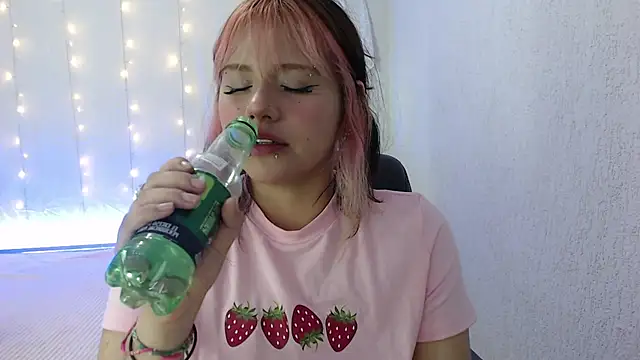 mixie cute online show from December 1, 11:25 pm