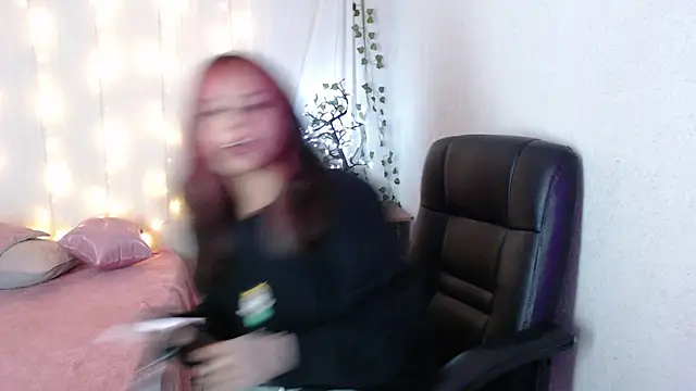 mixie cute online show from January 5, 10:08 pm