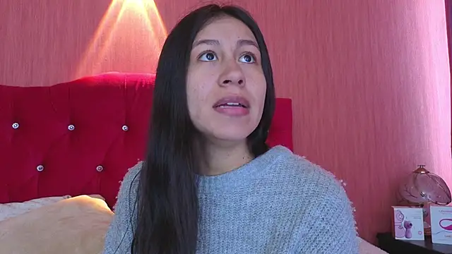 Snapshot of EmiGomez_ chatting on September 26, 1:04 pm EmiGomez  online show from September 26, 1:04 pm