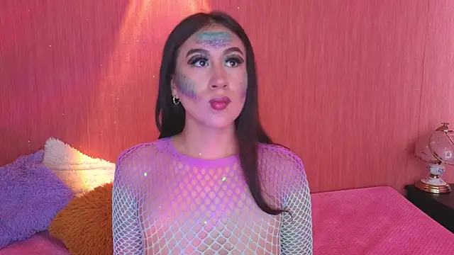 Snapshot of EmiGomez_ chatting on October 27, 1:26 pm EmiGomez  online show from October 27, 1:26 pm