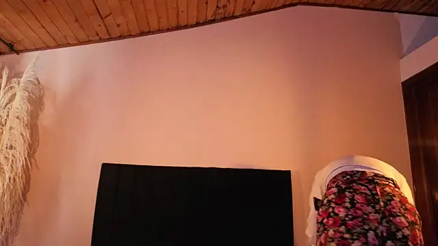 EmiGomez  online show from November 17, 6:35 pm