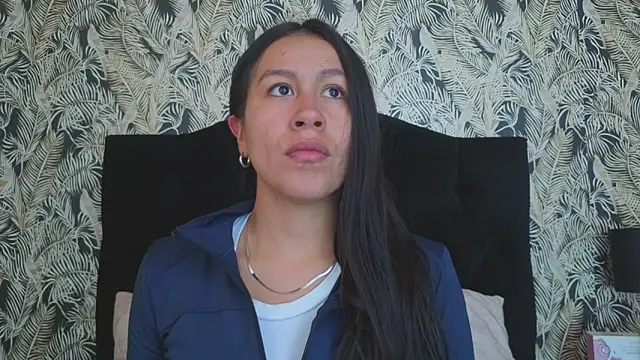 EmiGomez  online show from December 19, 1:18 pm