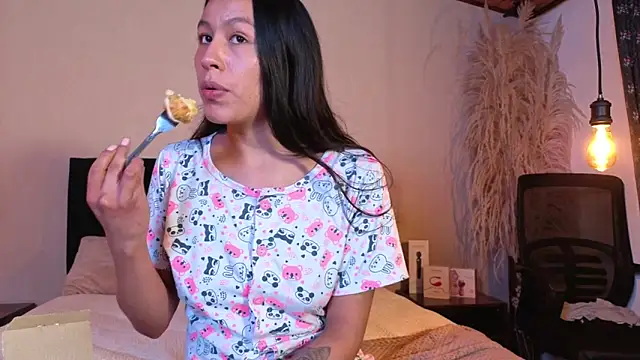 EmiGomez  online show from March 22, 1:42 am