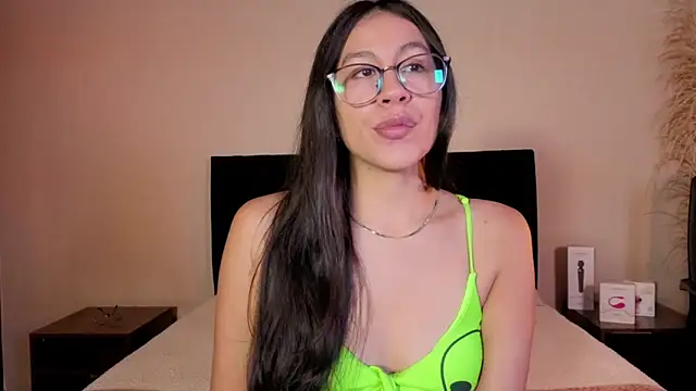 EmiGomez  online show from May 30, 1:52 pm