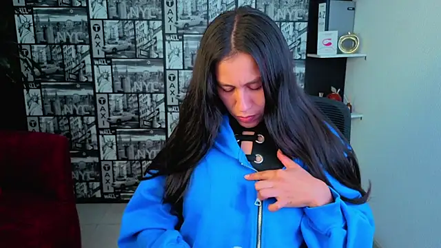 EmiGomez  online show from June 7, 3:43 am