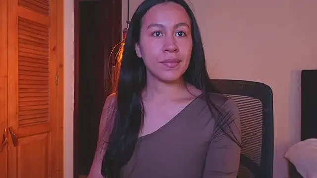 EmiGomez  online show from July 11, 3:42 am