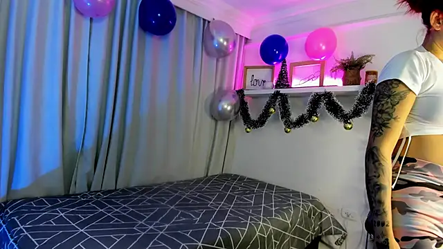 Snapshot of susyy7 chatting on December 4, 7:33 pm susyy7 online show from December 4, 7:33 pm