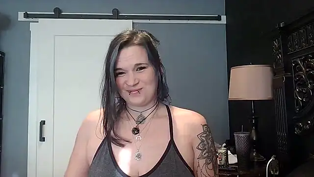 Snapshot of CherryWilde chatting on January 13, 4:23 pm CherryWilde online show from January 13, 4:23 pm