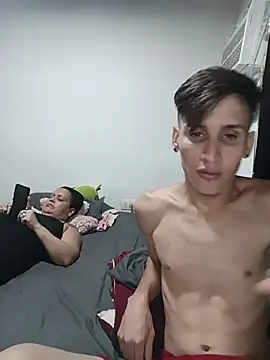 Milfvalesk online show from July 9, 6:01 pm