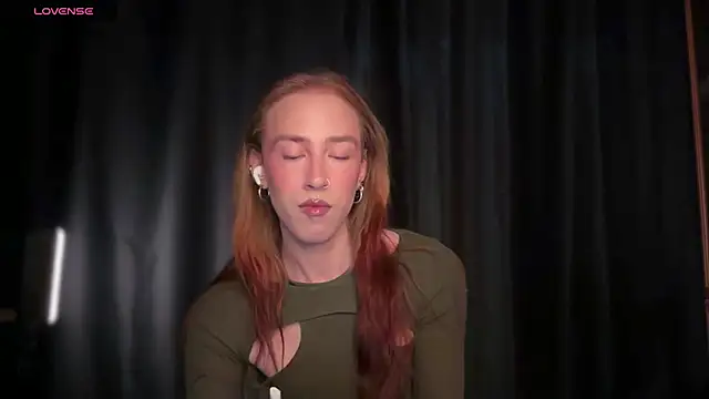 Snapshot of Avril_Pearly_ chatting on May 22, 10:43 am Avril Pearly online show from May 22, 10:43 am