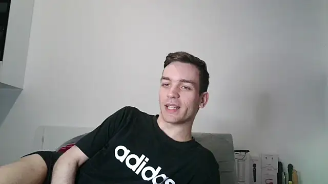 Snapshot of nickdtr chatting on December 13, 6:31 am nickdtr online show from December 13, 6:31 am
