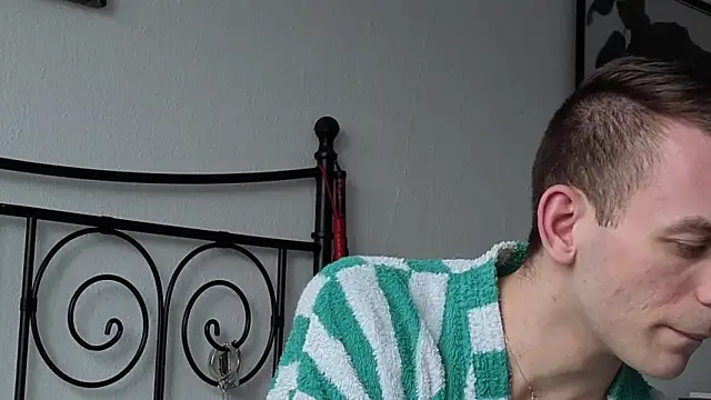 Snapshot of nickdtr chatting on February 17, 3:08 pm nickdtr online show from February 17, 3:08 pm