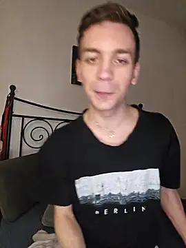 Snapshot of nickdtr chatting on March 18, 12:14 am nickdtr online show from March 18, 12:14 am
