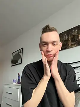 Snapshot of nickdtr chatting on March 26, 1:28 pm nickdtr online show from March 26, 1:28 pm