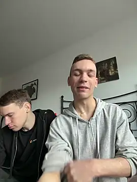 Snapshot of nickdtr chatting on April 1, 1:23 pm nickdtr online show from April 1, 1:23 pm