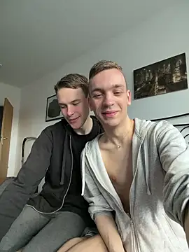 Snapshot of nickdtr chatting on April 1, 1:41 pm nickdtr online show from April 1, 1:41 pm