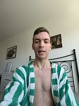 Snapshot of nickdtr chatting on April 29, 10:08 am nickdtr online show from April 29, 10:08 am