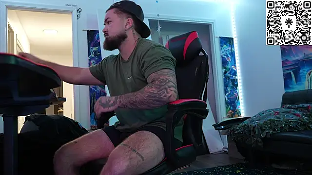 B The Creator X online show from December 15, 12:37 am