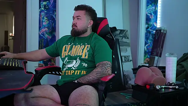 B The Creator X online show from February 4, 11:42 pm