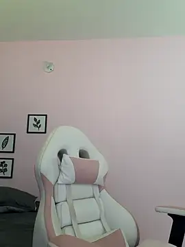 Snapshot of sophie_pazz chatting on September 21, 8:43 pm sophie pazz online show from September 21, 8:43 pm