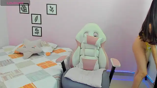 Snapshot of sophie_pazz chatting on October 3, 10:40 pm sophie pazz online show from October 3, 10:40 pm