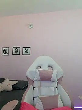 Snapshot of sophie_pazz chatting on November 3, 10:21 pm sophie pazz online show from November 3, 10:21 pm