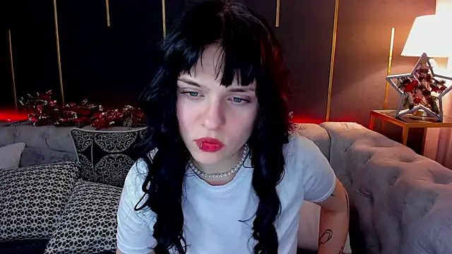 Snapshot of _Alison__ chatting on December 23, 7:38 am Alison online show from December 23, 7:38 am