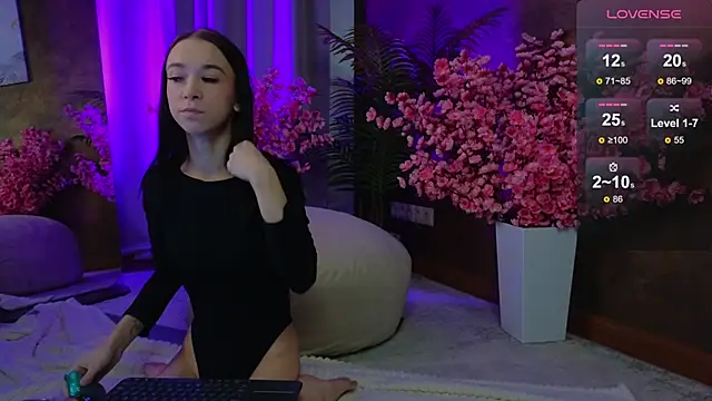 Snapshot of LilithStrangfor chatting on October 10, 9:25 pm LilithStrangfor online show from October 10, 9:25 pm