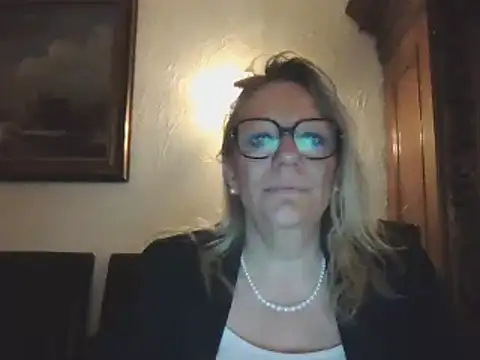 Silkesquirt online show from December 10, 7:16 am