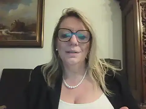 Silkesquirt online show from December 10, 10:17 am