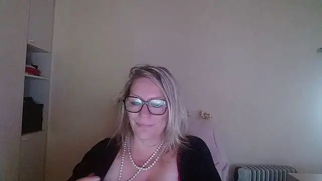 Snapshot of Silkesquirt chatting on October 13, 7:41 am Silkesquirt online show from October 13, 7:41 am