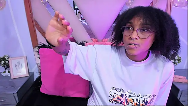 Elith noa online show from January 19, 1:32 am